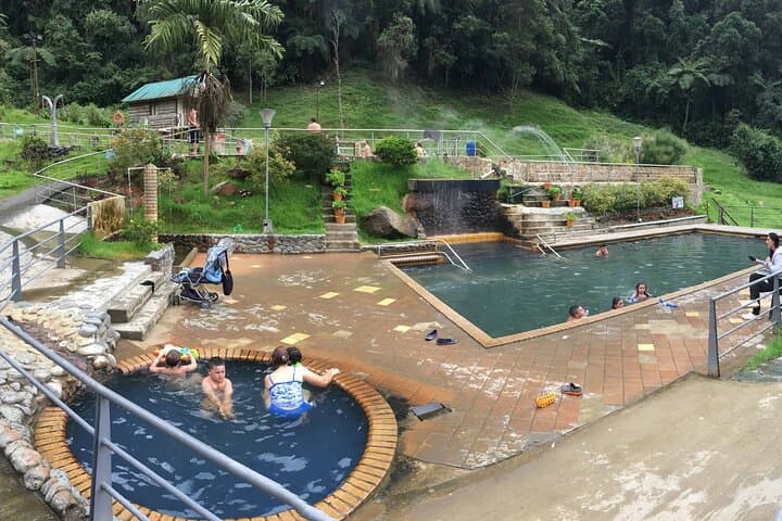 Pereira to San Vicente Private Transfer — One-Way Scenic Ride Through Colombia’s Coffee Region