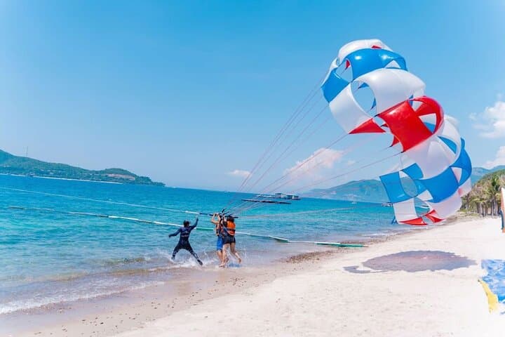 Nha Trang Island Hopping and Floating Party: Snorkel, Lunch & Tranh Beach photo 1