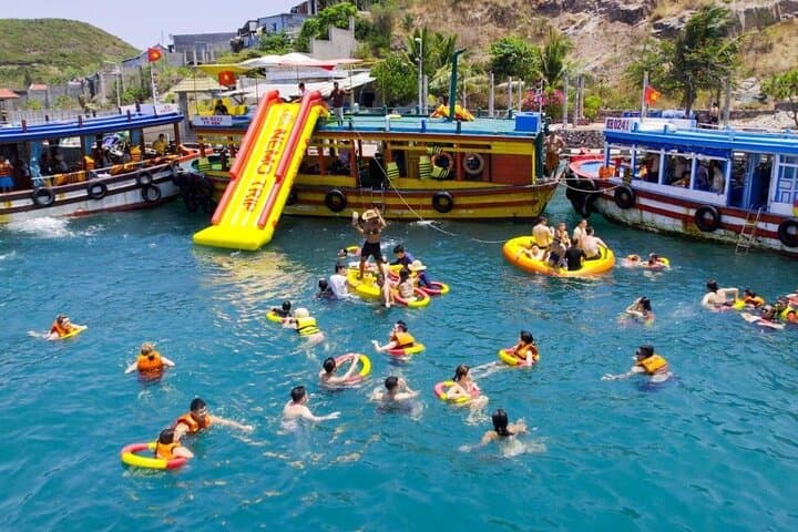 Nha Trang Island Hopping and Floating Party: Snorkel, Lunch & Tranh Beach photo 2