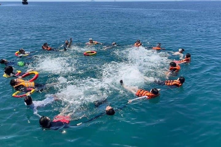 Nha Trang Island Hopping and Floating Party: Snorkel, Lunch & Tranh Beach photo 4