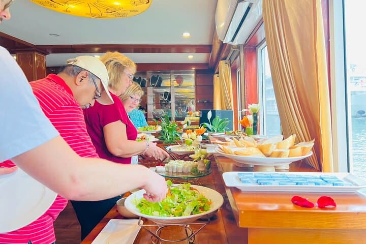 Overnight Dragon Crown Cruise: 2D1N Halong Bay adventure with kayak, Ti Top & Sung Sot photo 6