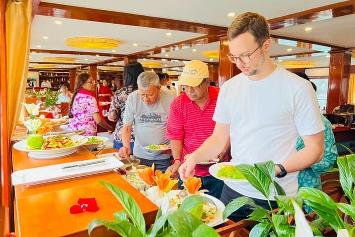 Overnight Dragon Crown Cruise: 2D1N Halong Bay adventure with kayak, Ti Top & Sung Sot photo 5