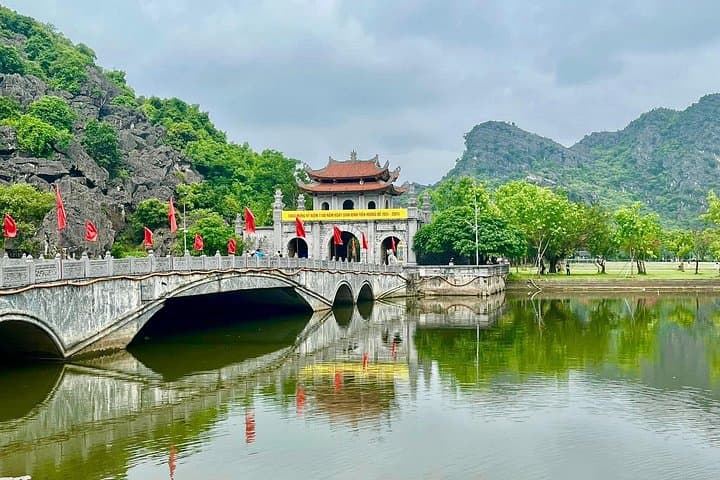 Ninh Binh Discovery: Tam Coc Boat Ride, Mua Cave Views & Countryside Cycling photo 4