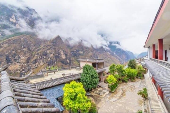 Tiger Leaping Gorge High Trail: 3-Day Canyon Hike Along the Jinsha River photo 2