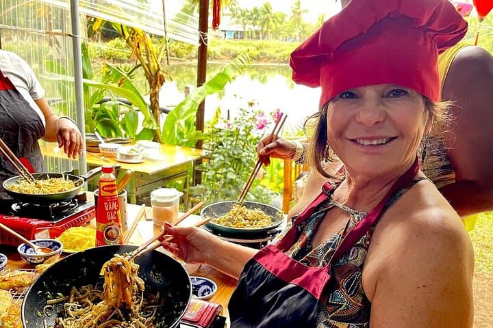 Hoi An Green Market, Tra Que Farming and Cooking Experience photo 4