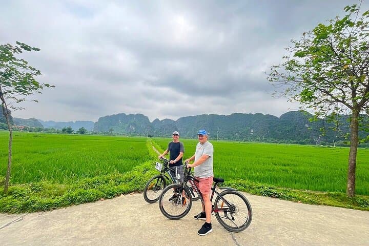 Hanoi to Trang An: Private Day Tour to Mua Cave, Bich Dong & Sampan Boat Ride photo 6