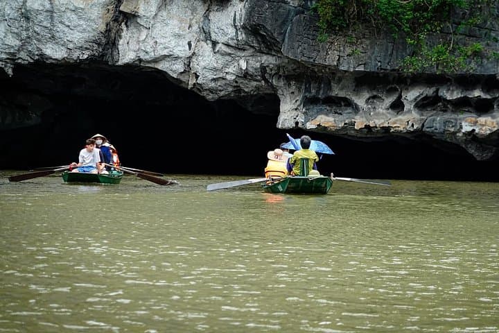 Quang Phu Cau Incense Village & Tam Coc Boat Tour from Hanoi photo 3