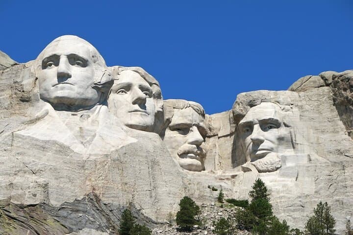 Drive & Discover: Self-Guided Audio Tour of Badlands and Mount Rushmore