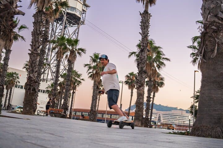 Learn to E-Skate on Barcelona's Seafront: 1-Hour Initiation in the Linear Park photo 3