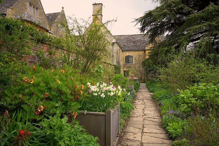 Private Cotswolds Luxury Tour: Blenheim Palace, Hidcote & Snowshill Manor photo 2