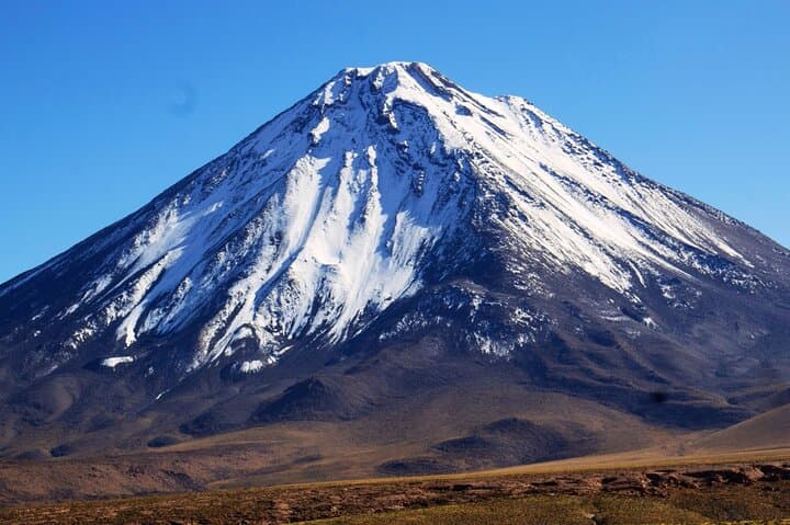 Ruta de los Salares Expedition: Licancabur Sunrise, Salt Flats & Pacana Monks photo 3