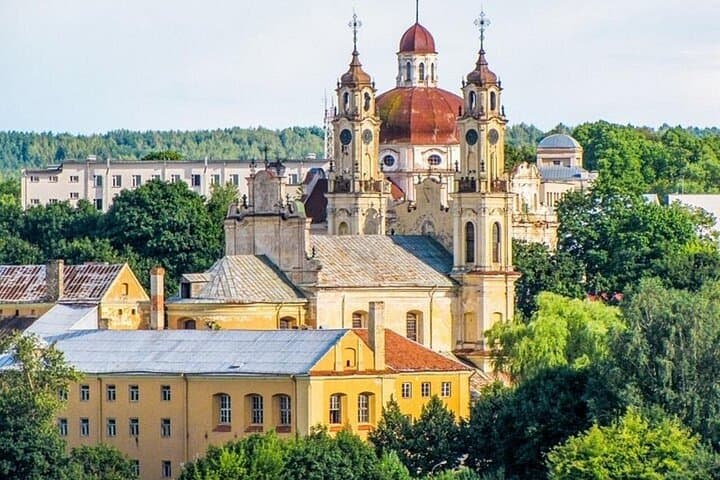 Bari Must-See Walking Tour — Basilica, Castle & Old Town Food Trail