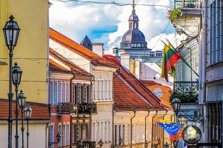 Bari Must-See Walking Tour — Basilica, Castle & Old Town Food Trail photo 2