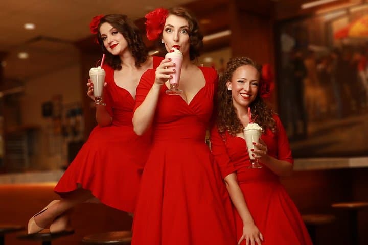 Satin Dollz Live at USA Brooklyn Deli Times Square — Dinner & Swing Show in NYC photo 3