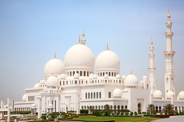 Dubai to Abu Dhabi Day Tour — Heritage & Modern Marvels Guide
