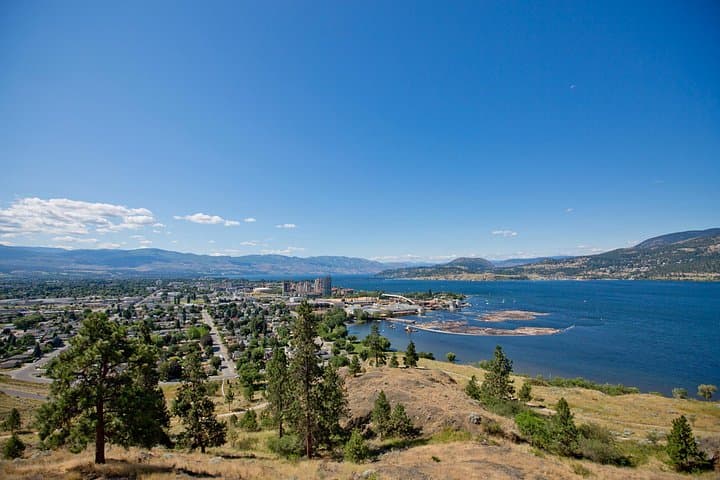 Private Kelowna Wineries Tour: Lake Okanagan Wine Tasting & Scenic Drive photo 4