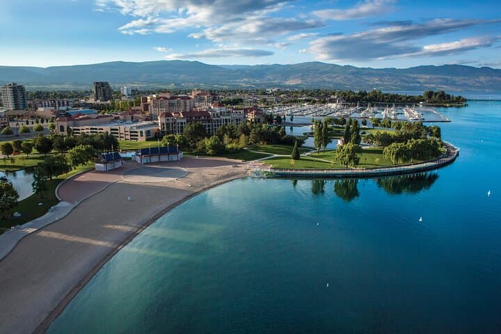 Private Kelowna Wineries Tour: Lake Okanagan Wine Tasting & Scenic Drive photo 3