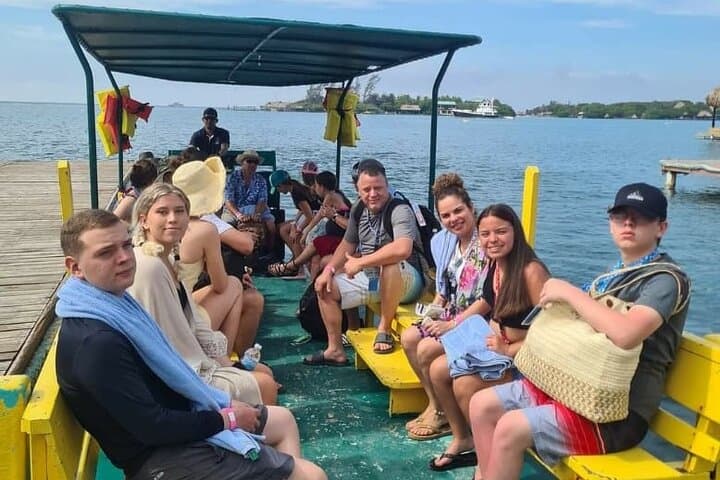 Roatán Cayuco Mangrove Cruise, Local Lunch & Snorkeling the Mesoamerican Reef photo 2