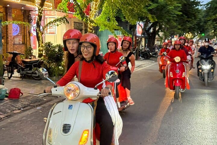 Hanoi Night Vespa Food Tour with Female Ao Dai Riders and Train Street photo 4
