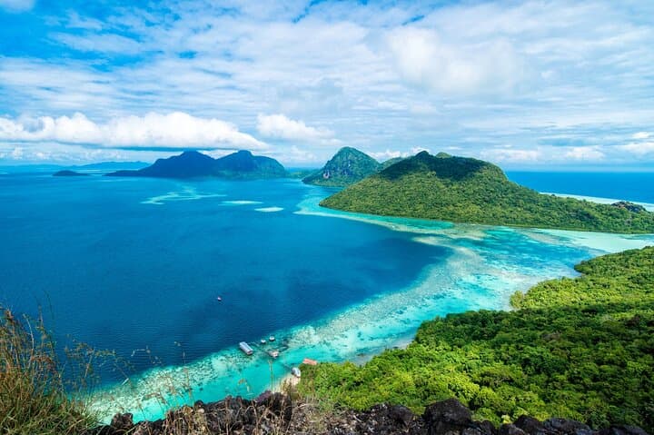 Semporna Bohey Dulang Hike & Snorkeling at Mantabuan and Sibuan — Tun Sakaran Marine Park Day Tour