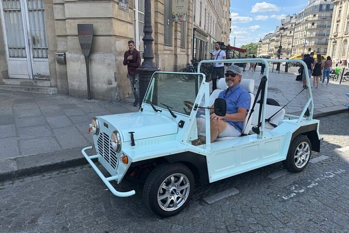 Private 1-Hour Historic Paris Walking Tour — Eiffel Tower, Champs-Élysées & Arc de Triomphe photo 6