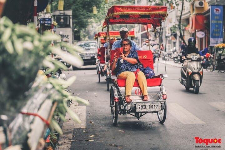 Hanoi Bat Trang Pottery Class & Train Street Private Tour — Egg Coffee and Rickshaw Ride photo 3