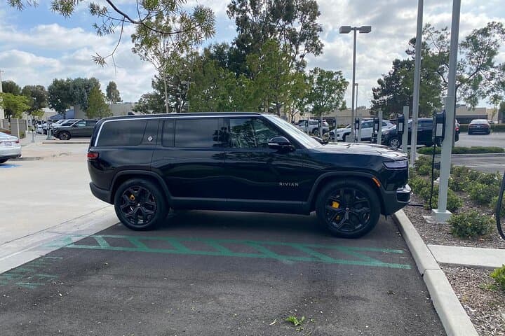 Private Electric SUV Transfer from Las Vegas City to LAS Airport photo 3