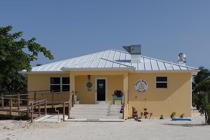 Hide and Seek GeoTour: Self-Drive Cayman Islands Treasure Hunt photo 5
