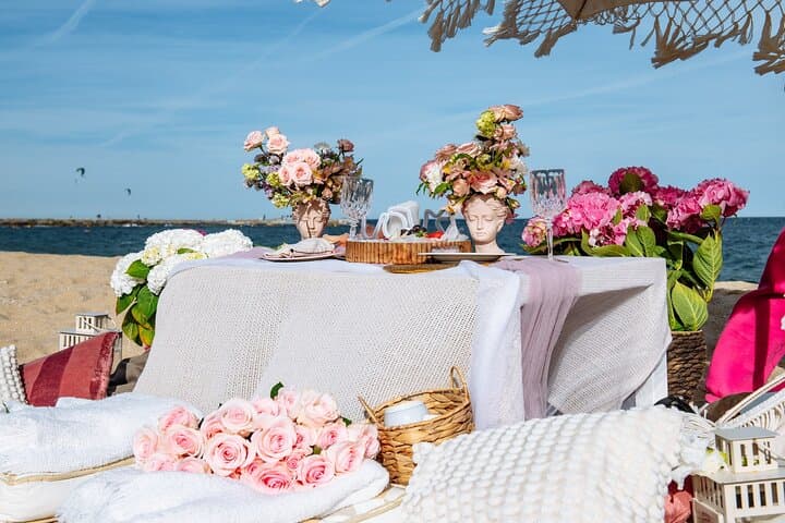 Private Sunset Picnic at Platja del Bogatell — Romantic Dates in Barcelona photo 6