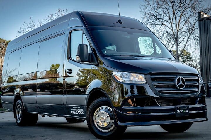 SeaTac to Seattle: Private SEA Airport Transfer to City Hotels photo 1