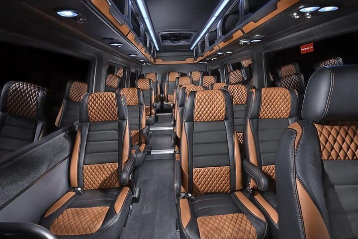 SeaTac to Seattle: Private SEA Airport Transfer to City Hotels photo 2