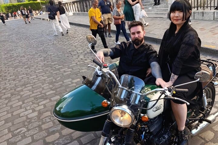 Paris Sidecar Tour: 90-Minute Vintage Ride Past Eiffel, Notre-Dame & Champs-Élysées photo 4