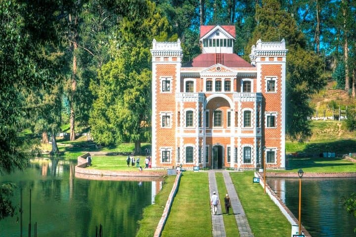 Chautla Castle and Fireflies Night Tour from Mexico City