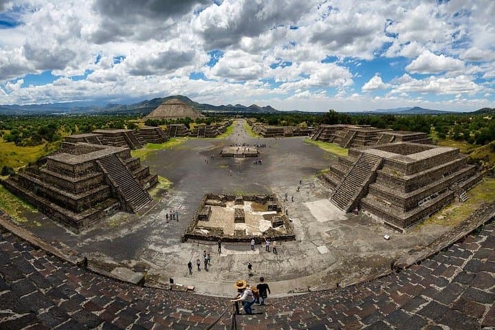 Pyramids and Piñatas: Day Tour to Teotihuacan and Acolman photo 3