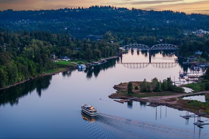 Portland Sunset Dinner Cruise on the Willamette River photo 3