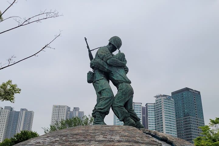 Korean War Memorial Private Guided Tour — In-Depth Seoul History and DMZ Context photo 3