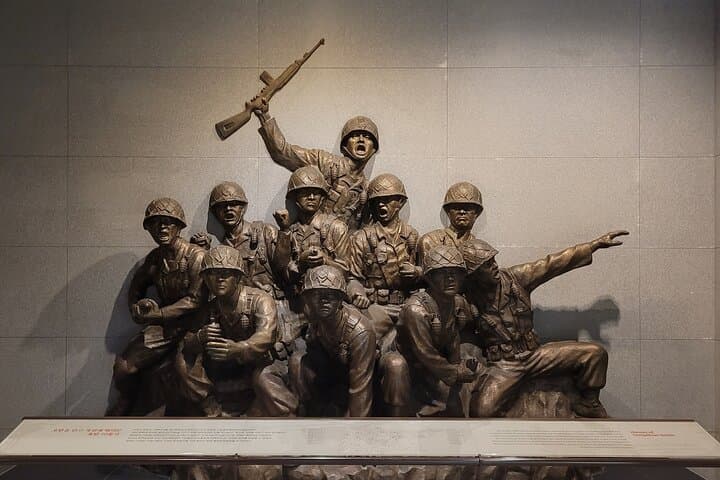 Korean War Memorial Private Guided Tour — In-Depth Seoul History and DMZ Context photo 4