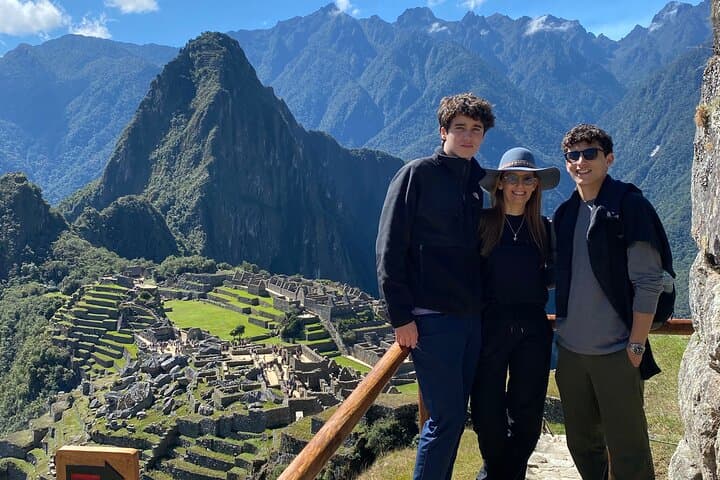 Private Machu Picchu Tour with Professional Photos — 3-Hour Guided Visit photo 4