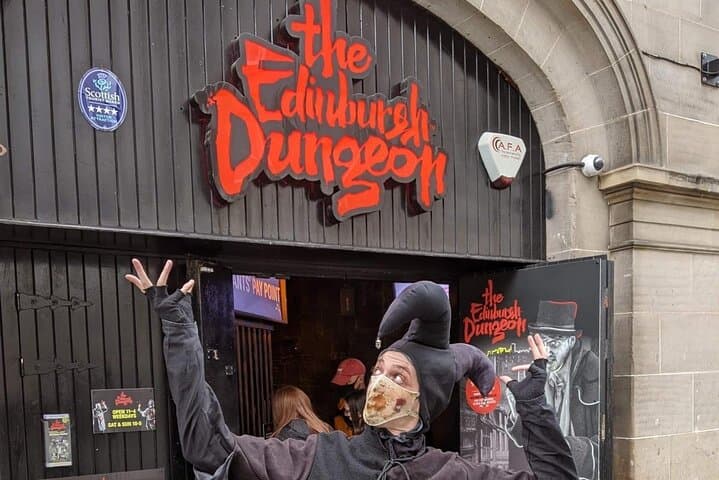 Edinburgh Harry Potter Top Sights Walking Tour with Edinburgh Dungeons photo 3