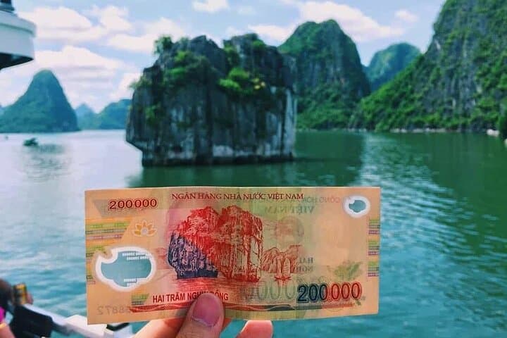 Private Halong Bay Day Cruise with Kayaking, Bamboo Boat & Thien Cung Cave photo 4