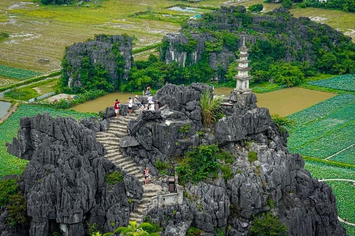 Tam Coc & Mua Cave: Ninh Binh Day Trip from Hanoi with Sunset Party