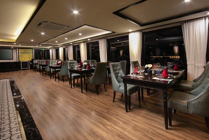 Luxury 3-Day Halong Bay Cruise: Caves, Kayaking & Beaches photo 3