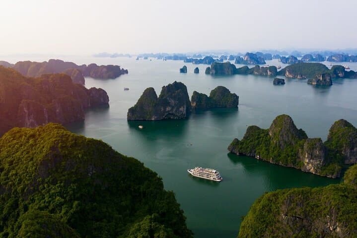 Luxury 3-Day Halong Bay Cruise: Caves, Kayaking & Beaches