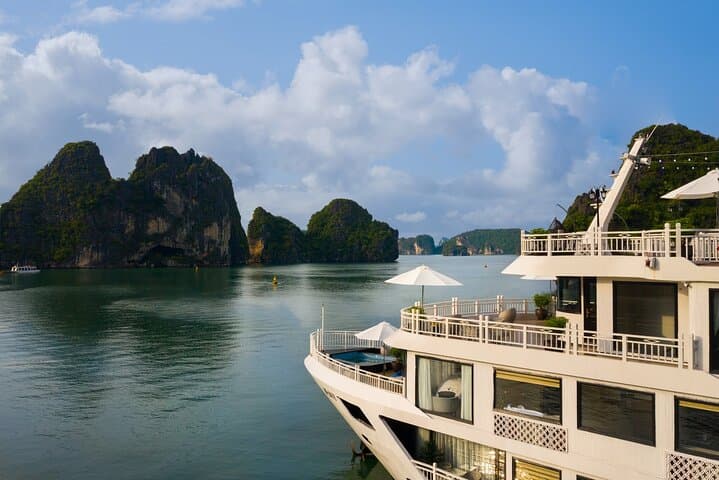 Luxury 3-Day Halong Bay Cruise: Caves, Kayaking & Beaches photo 6