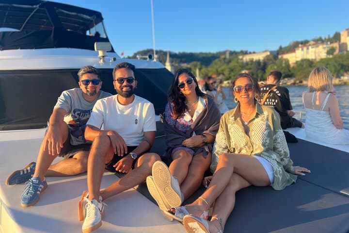 Bosphorus Sunset Yacht Cruise: Luxury Evening Cruise in Istanbul photo 4
