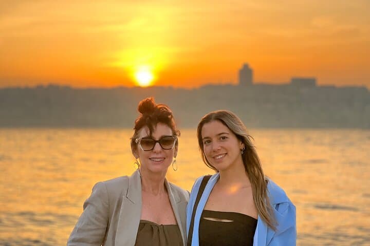 Bosphorus Sunset Yacht Cruise: Luxury Evening Cruise in Istanbul photo 3