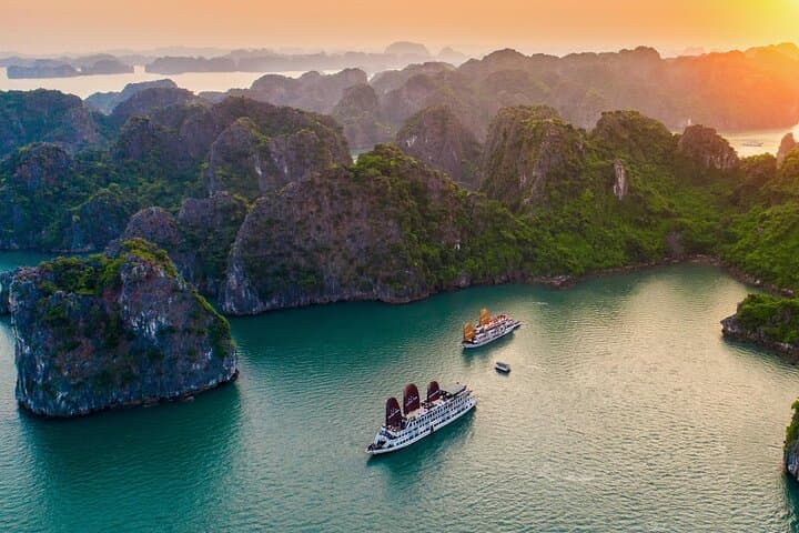 Halong Bay 2-Day Boutique Cruise: Sung Sot, Titop & Kayaking Aboard Fantasea photo 4