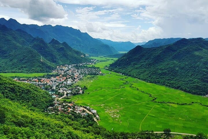 Mai Chau Valley Day Tour from Hanoi — Thung Khe Pass, Thai Villages & Cycling photo 2