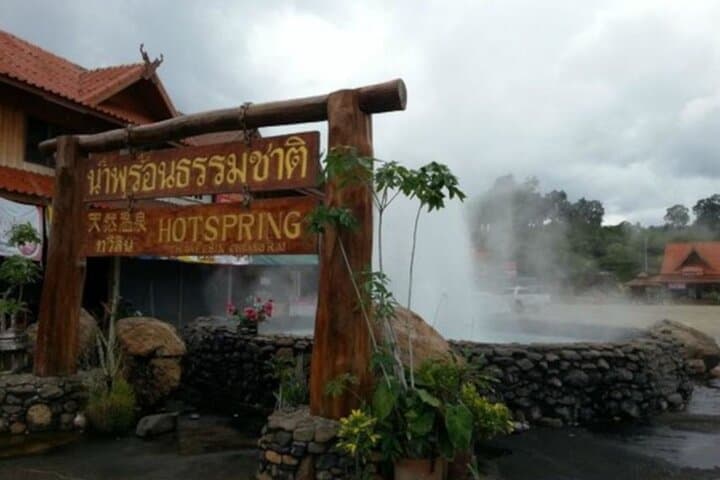 Chiang Rai White and Blue Temples Day Trip with Lalitta Cafe photo 3