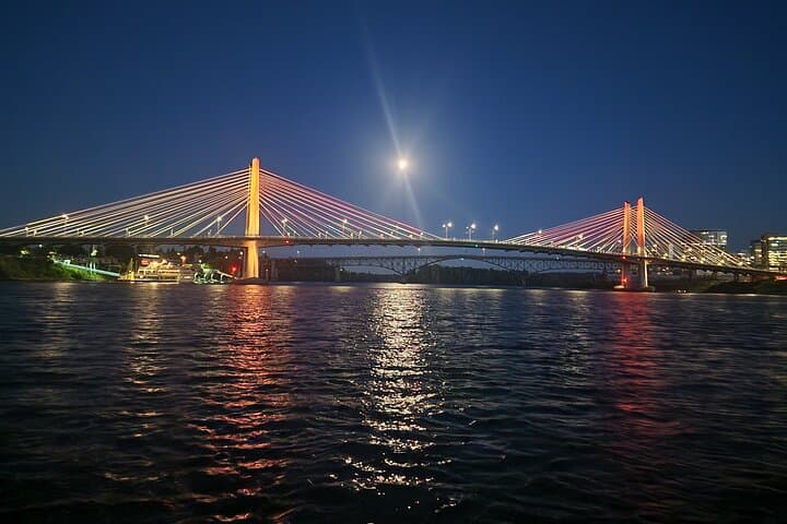 Sunset Willamette River Cruise: 2-Hour Private Portland Boat Tour photo 5